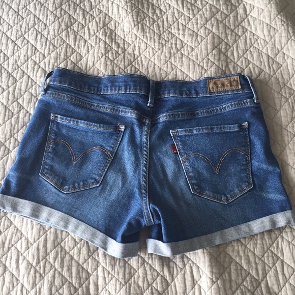 Levi’s Mid Rise Denim Shorts - Picture 2 of 5